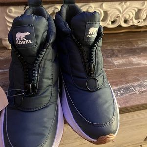 Brand NEW SOREL BOOTS/SNEAKERS.  White and dark Navy blue. With zipper.